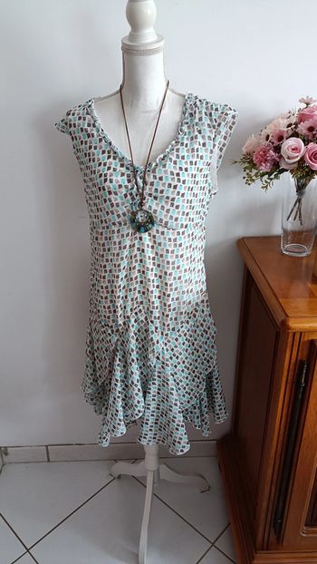Jolie robe crème imprimé turquoise