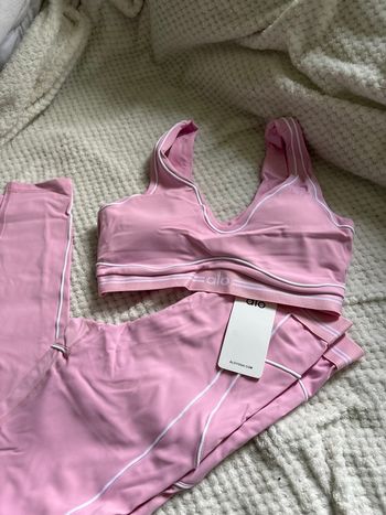 Ensemble brassière et legging Alo yoga rose
