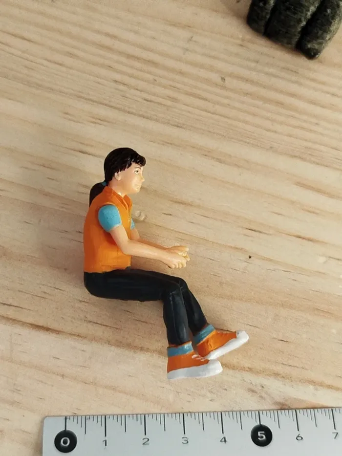 Schleich personnage femme brune qui conduit - photo numéro 6