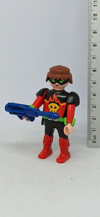 Homme super héros avec arme bleue playmobil