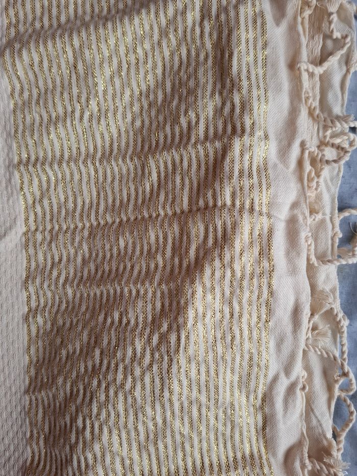 Foutah neuve beige et dorée - photo numéro 2