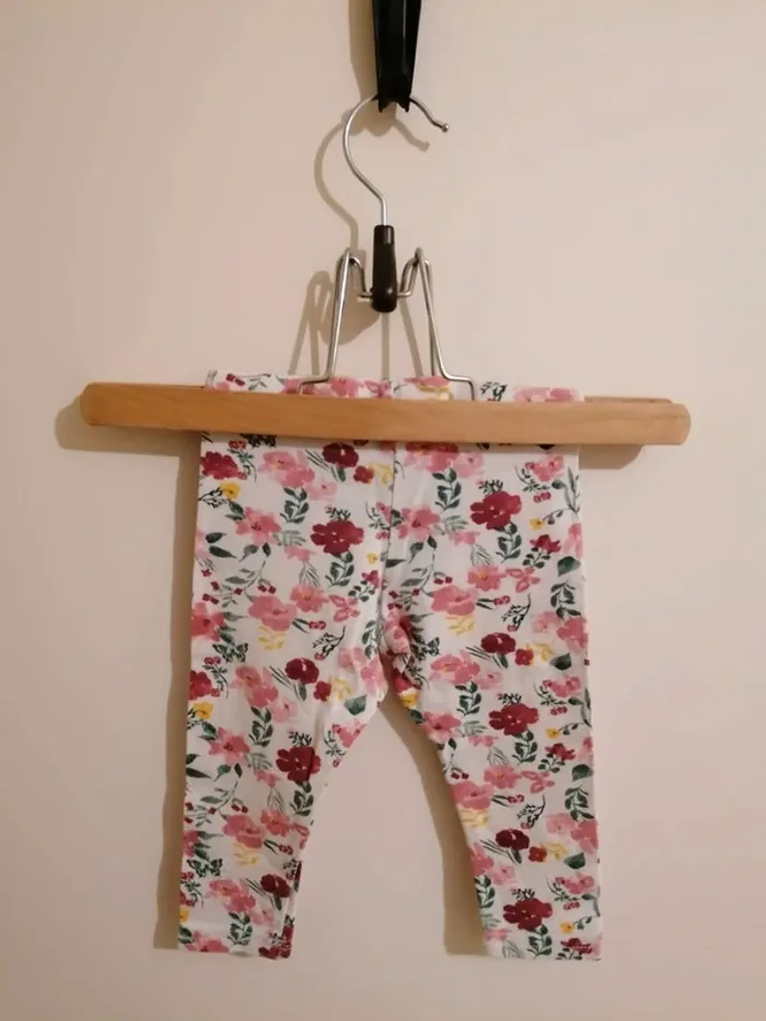 Ensemble primark fille Tee-shirt manches longues et legging motif fleurs 6-9 mois - photo numéro 7