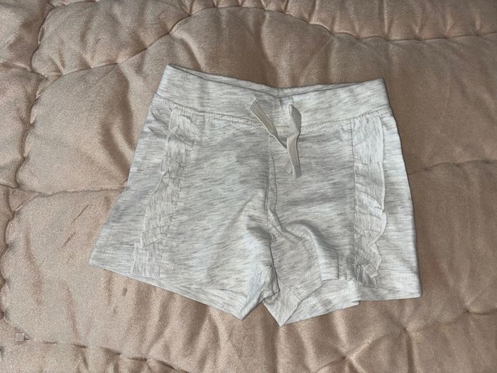 Short taille 12/18 mois primark