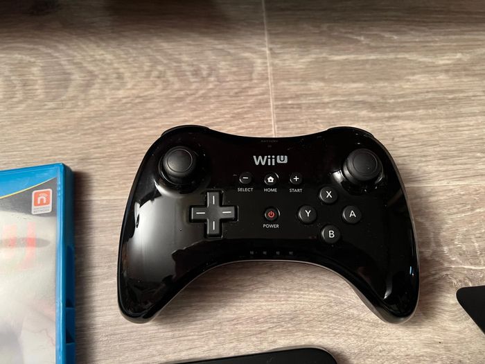 Console Wii U pack collector Zombi U en boite excellent état - photo numéro 16