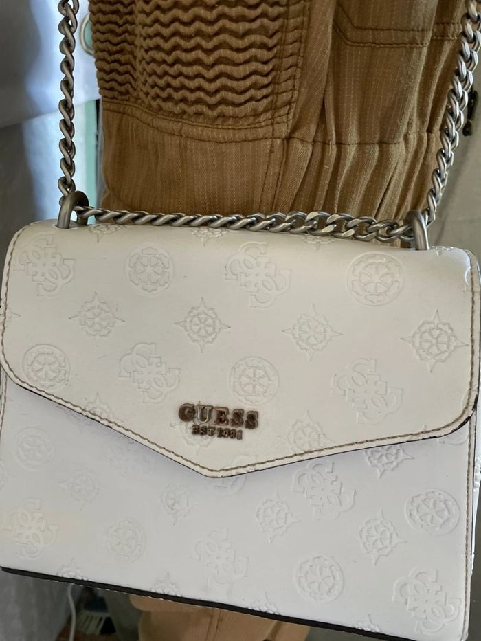 Sac Guess blanc -Très bon état - photo numéro 3