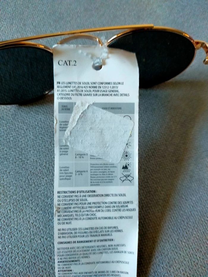 Lunettes de soleil rondes noires – Neuf avec étiquette - photo numéro 4