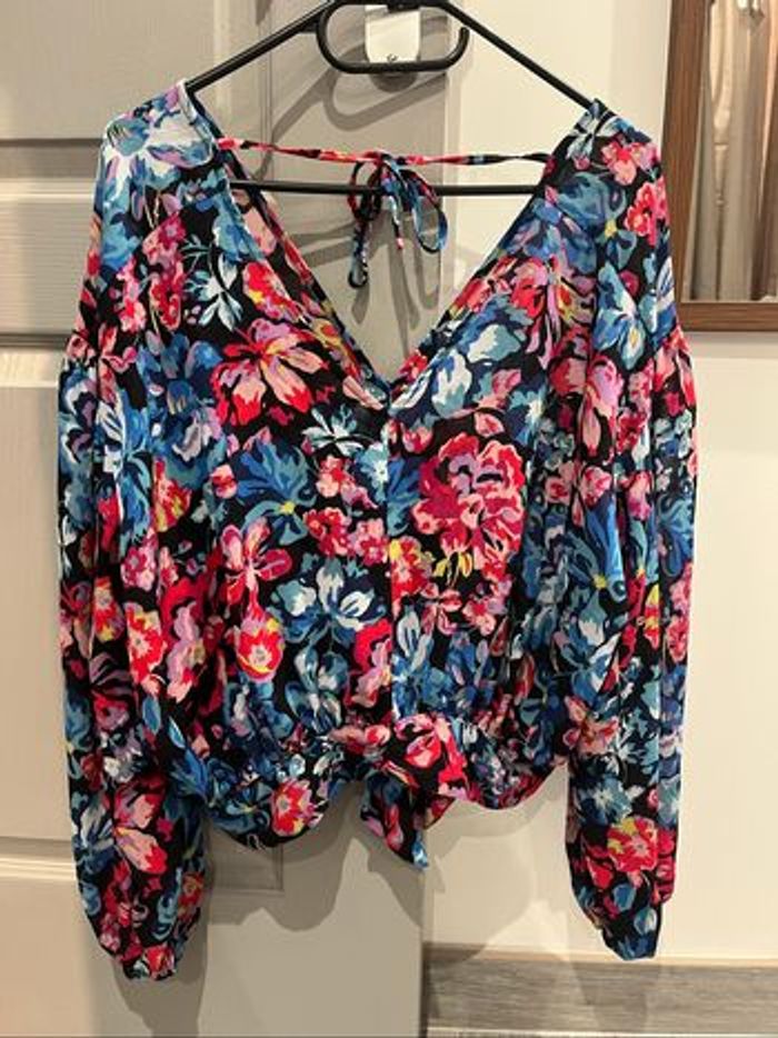 Blouse fleurie noeud
