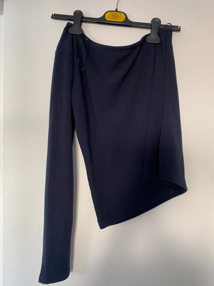 Jolie blouse une manche • dénudée • bleu marine • taille S • Kiabi • neuve étiquette - photo numéro 1