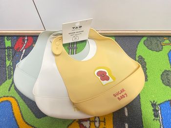 3 bavoirs Tape à l’œil NEUF 