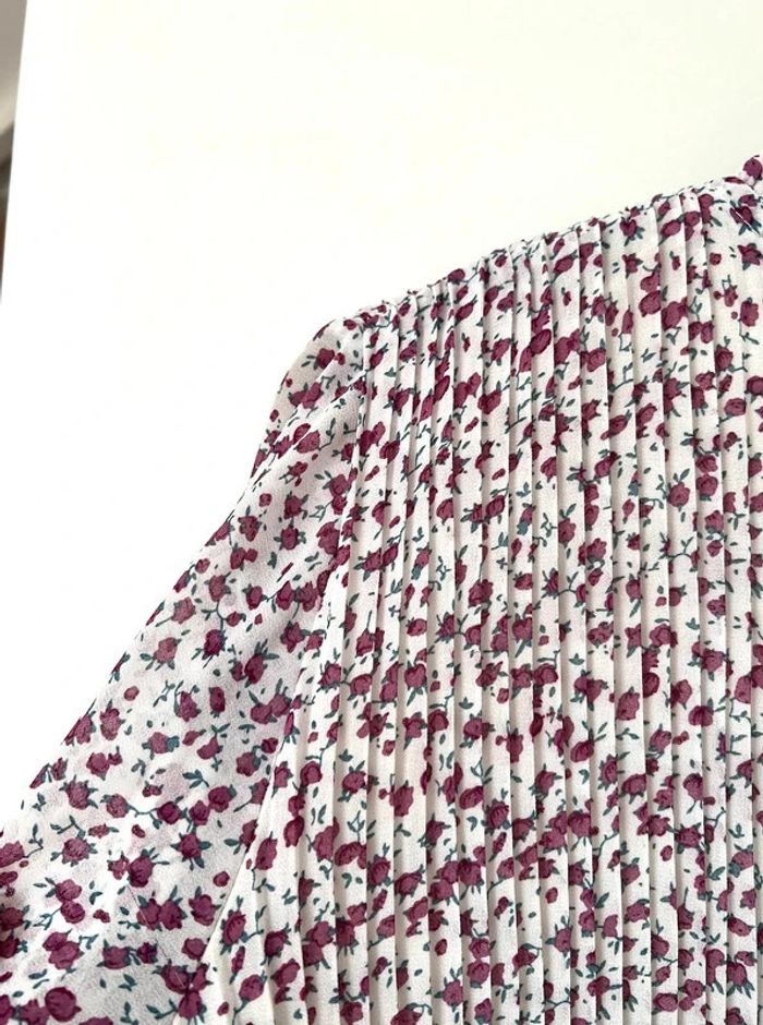 Longue robe coréenne plissée motifs fleurs rose et blanche - photo numéro 4