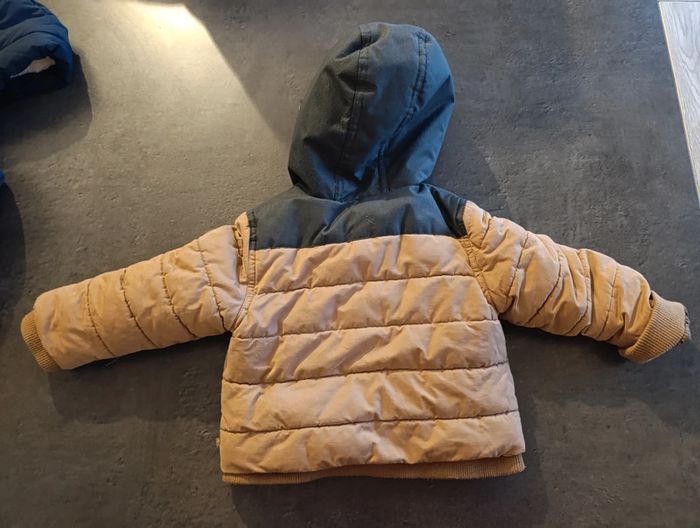 Manteau épais avec capuche Camel
Taille 23 mois - photo numéro 2