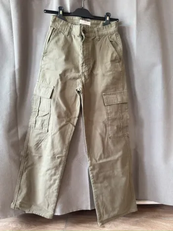 Cargo vert Stradivarius - Taille 34/36