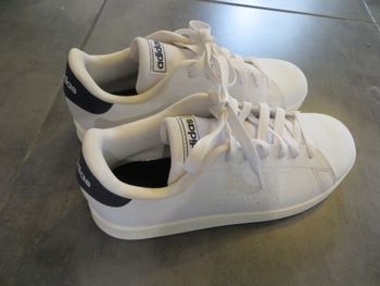 Adidas grand court blanches et bleu marine 38