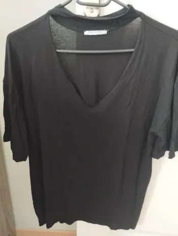 Tee shirt noir col en V Zara S