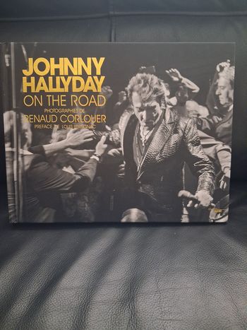 Livre Johnny Hallyday - "On The Road" par Renaud Corlouer