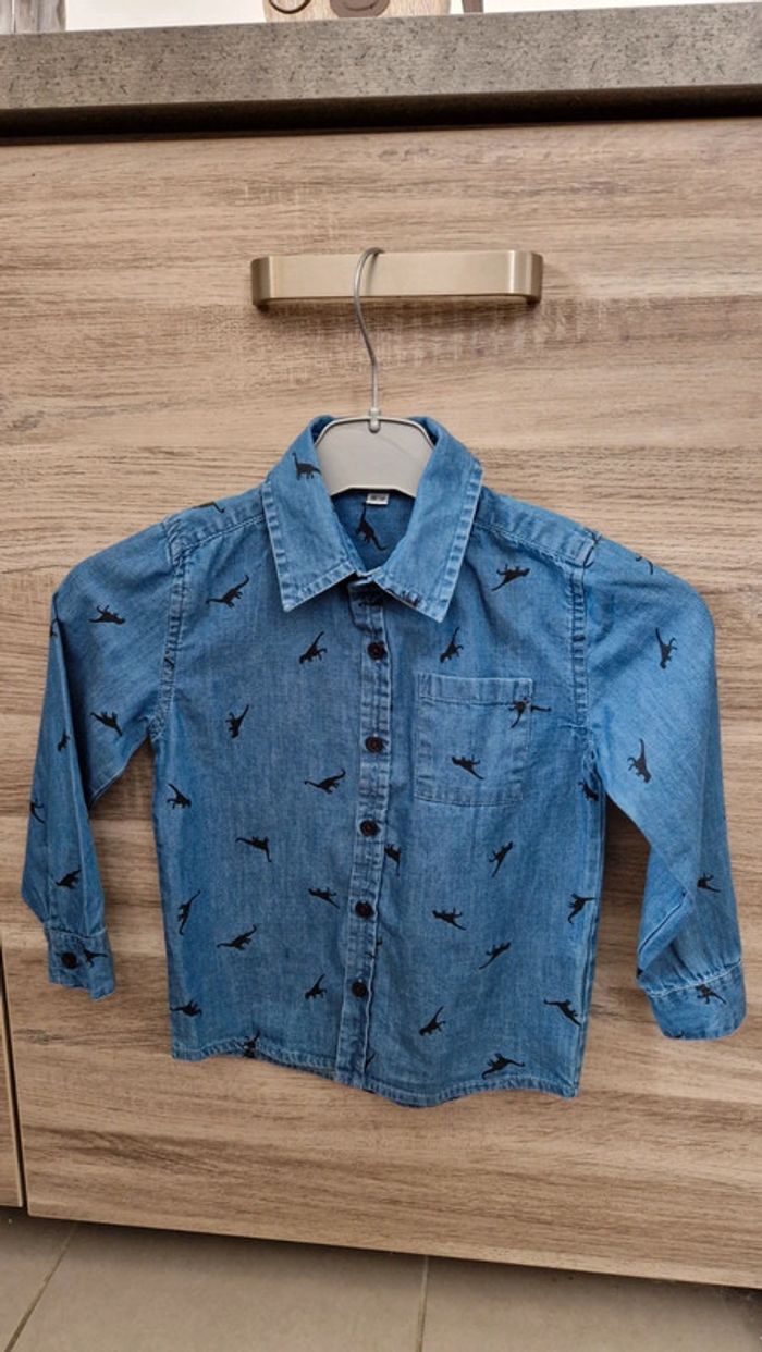 Chemise dinosaures.