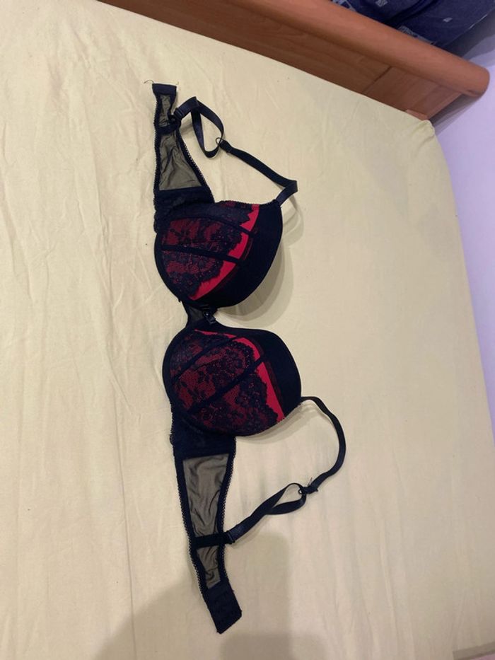 Soutien-gorge, noir et rouge, 95 C