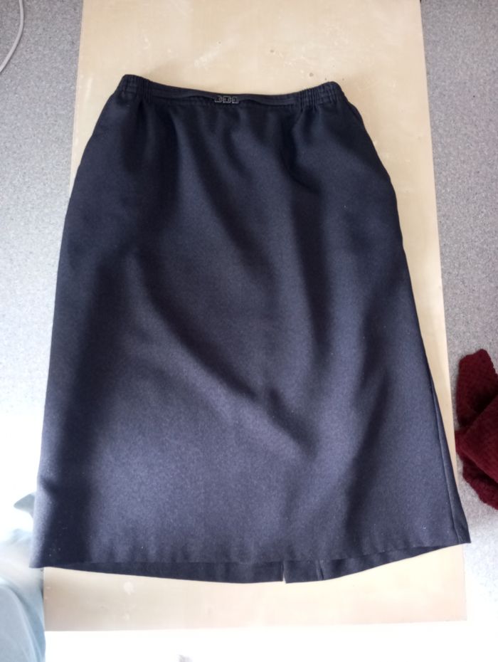 Jupe noire, taille 44, marque CPH Classic