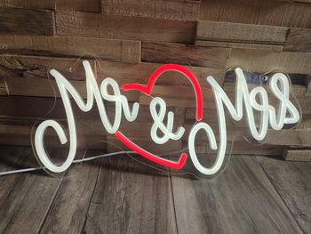 💡 Néon "Mr & Mrs" – Décoration lumineuse mariage / chambre / événement 💍
Éclairage LED