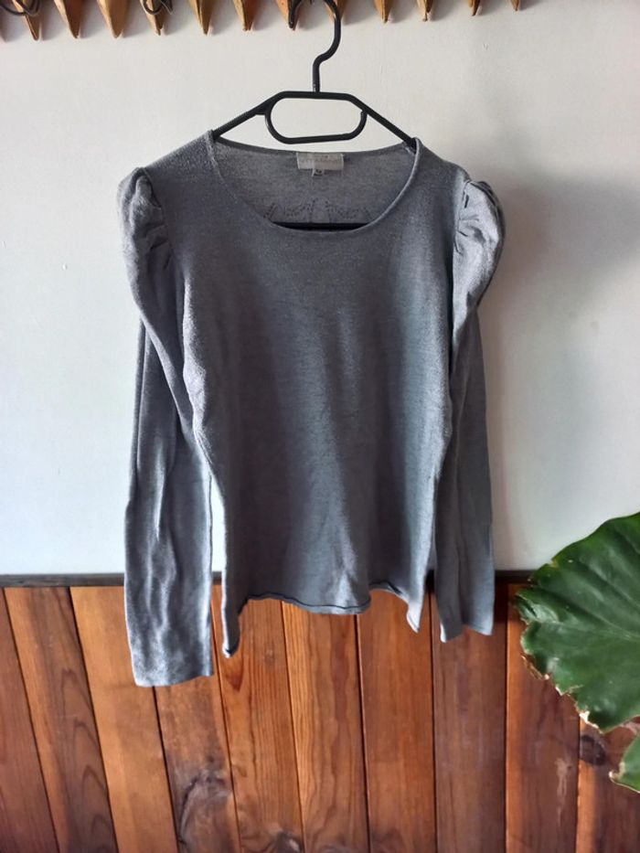 Pull gris manches bouffantes en haut