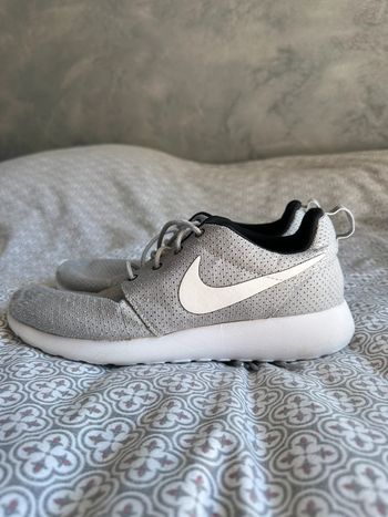 Nike grise