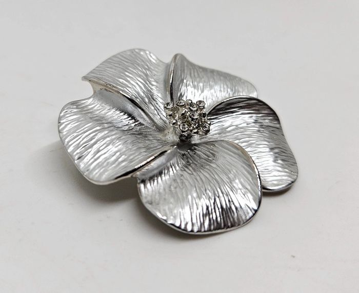 Broche.
Yves Rocher - photo numéro 2