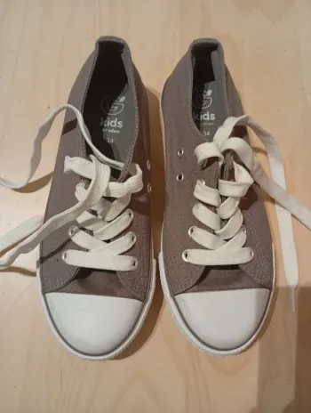 Basket toile NEUVE Taille 34