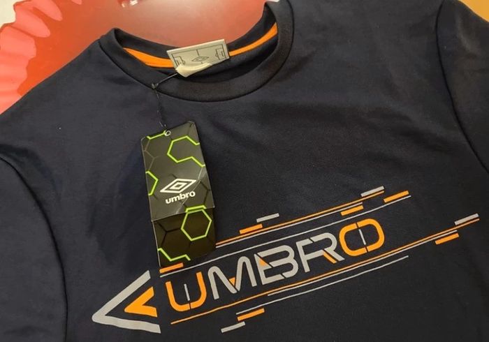 TEE shirt Umbro taille S Neuf - photo numéro 3