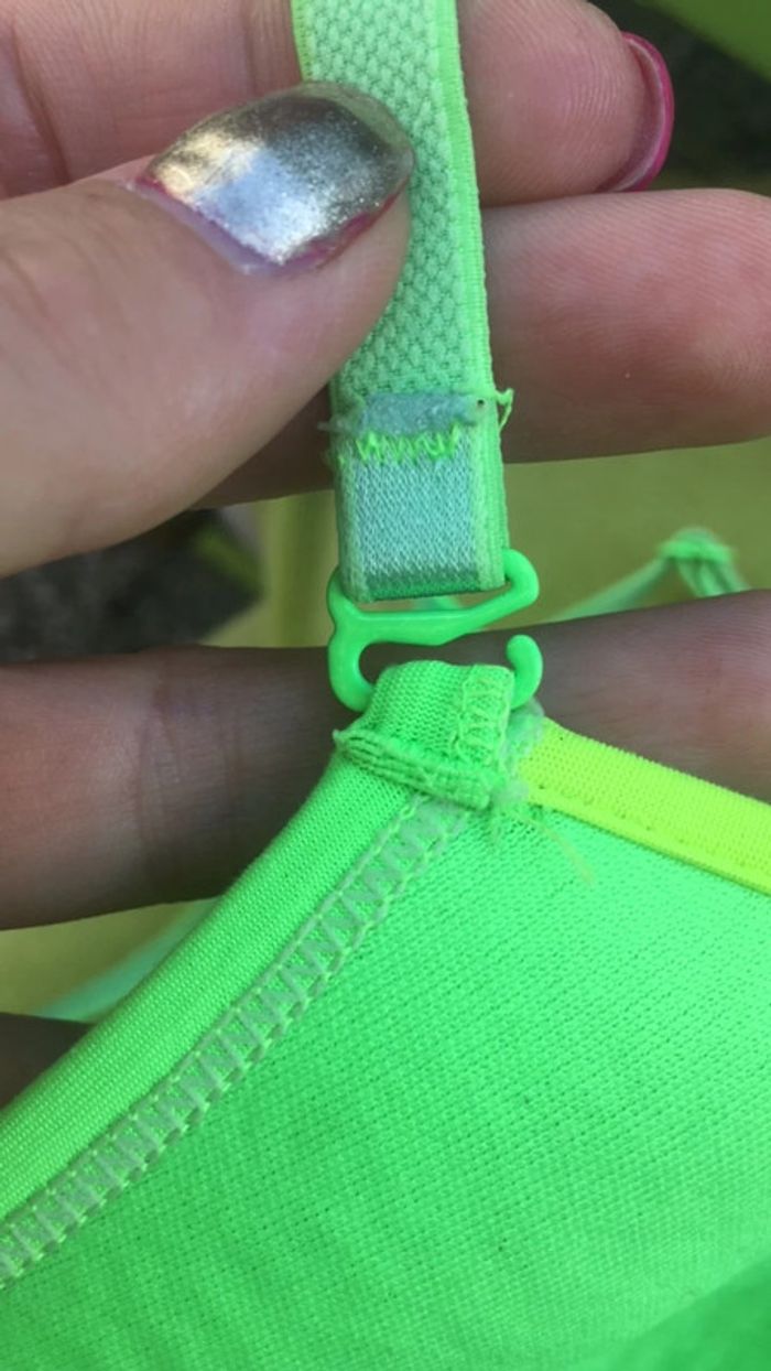 Soutien-gorge vert fluo !! - photo numéro 4
