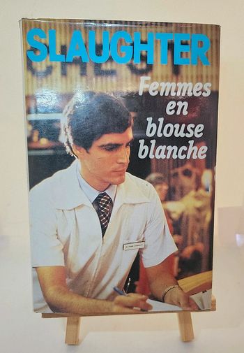 "Femmes en blouse blanche", de Slaughter.
338 pages.
ISBN : 2.7242.3615.7