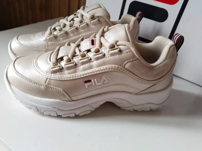Magnifique paire de baskets sneakers femme  marque Fila pointure 37 - photo numéro 4