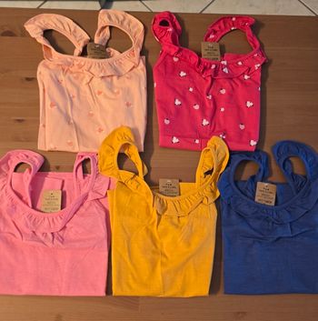 Neufs (non portés) 🏷🤩 lot  débardeurs 10 ans fille 😍