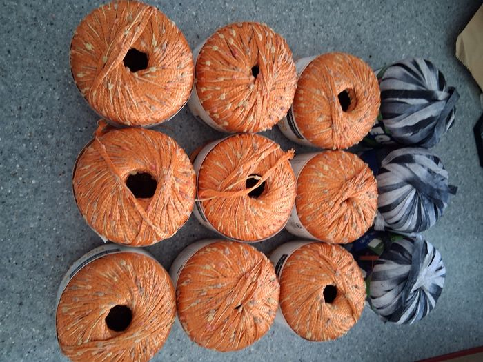 Lot de 12 pelotes file à tricoter orange et gris