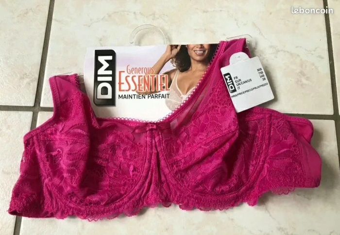 Soutien-gorge avec armatures broderie rose DIM Generous taille 90B Neuf avec son étiquette