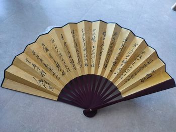 Éventail pliant chinois en bois