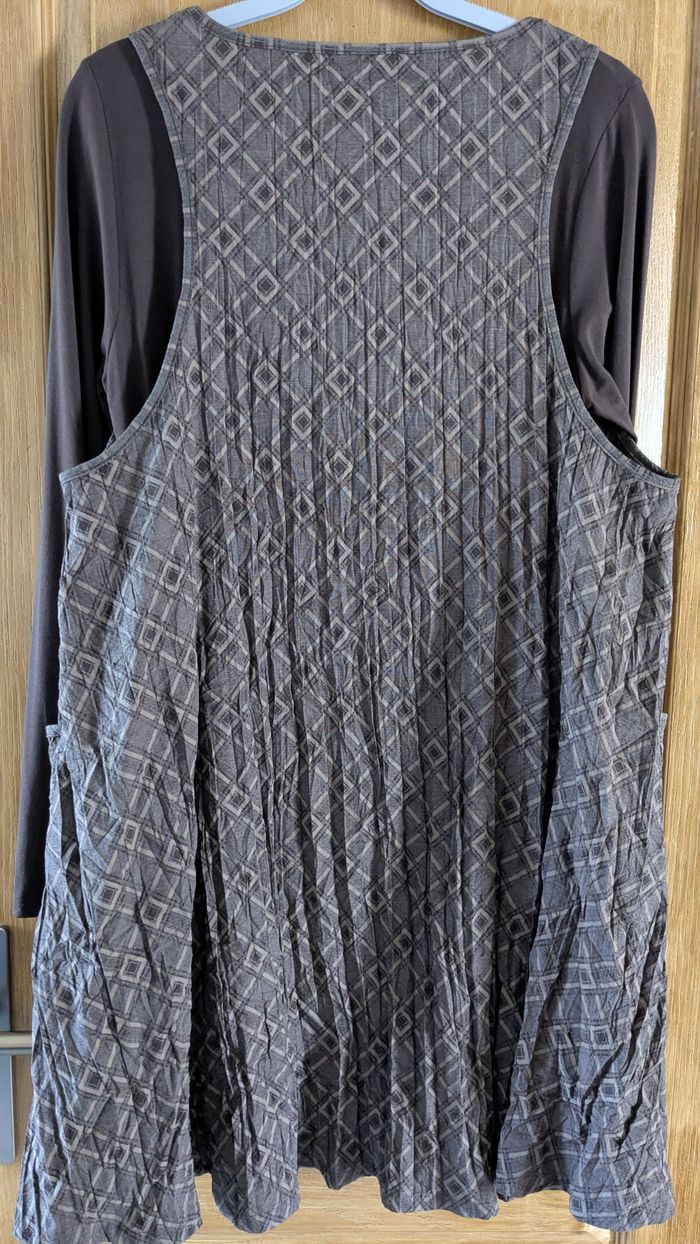 Robe à manches longues, marron à carreaux. - photo numéro 4