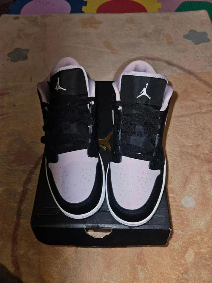 Nike Air Jordan 1 low Black lila Taille 39
