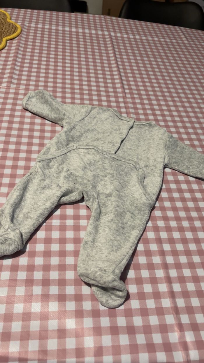 Pyjama dino garçon - TBE  - naissance - photo numéro 3