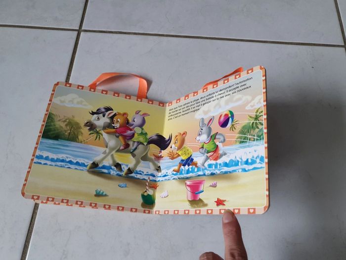 Petit livre enfants les vacances du petit poney VIN - photo numéro 4