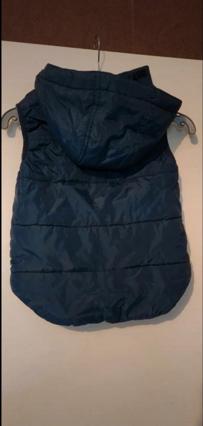 Doudoune sans manches avec capuche  6 ans TBE - photo numéro 2