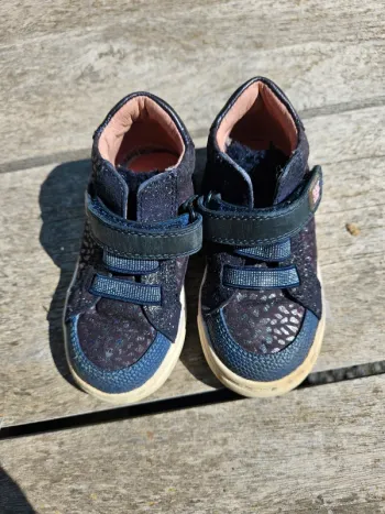 Baskets taille 22 Garvalin