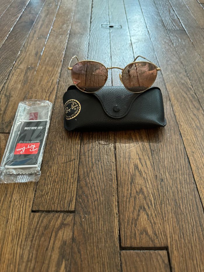 Lunettes Rayban Très peu portées Verres roses et monture doré Valeur 173 euros - photo numéro 7