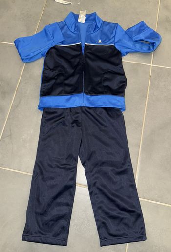 Survetement 2 pieces bleu Décathlon neuf