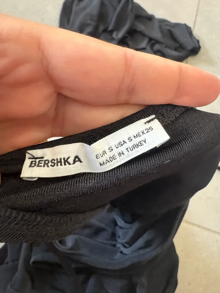 Robe noire Bershka, taille S, très bon état - photo numéro 3