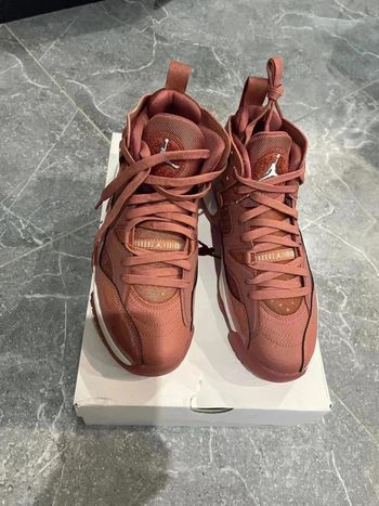 WMNS jumpman two trey