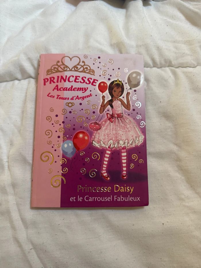 Lot 9 livres Princess Academy - photo numéro 2