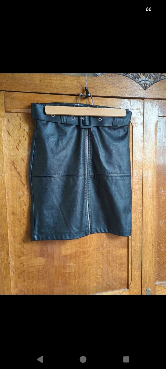 Juppe en similicuir (sky)