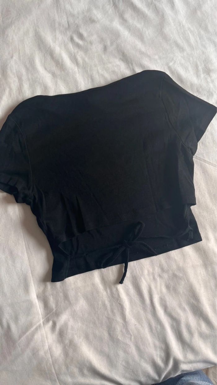 Top court avec un noeud en bas - photo numéro 3