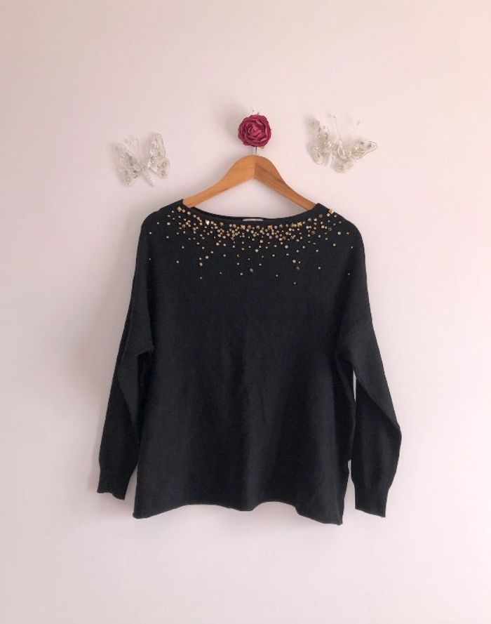 Molly Bracken – Splendide pull noir aux clous dorés