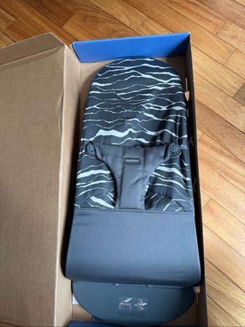 Transat babybjorn landscape noir et zèbre neuf jamais utilisé